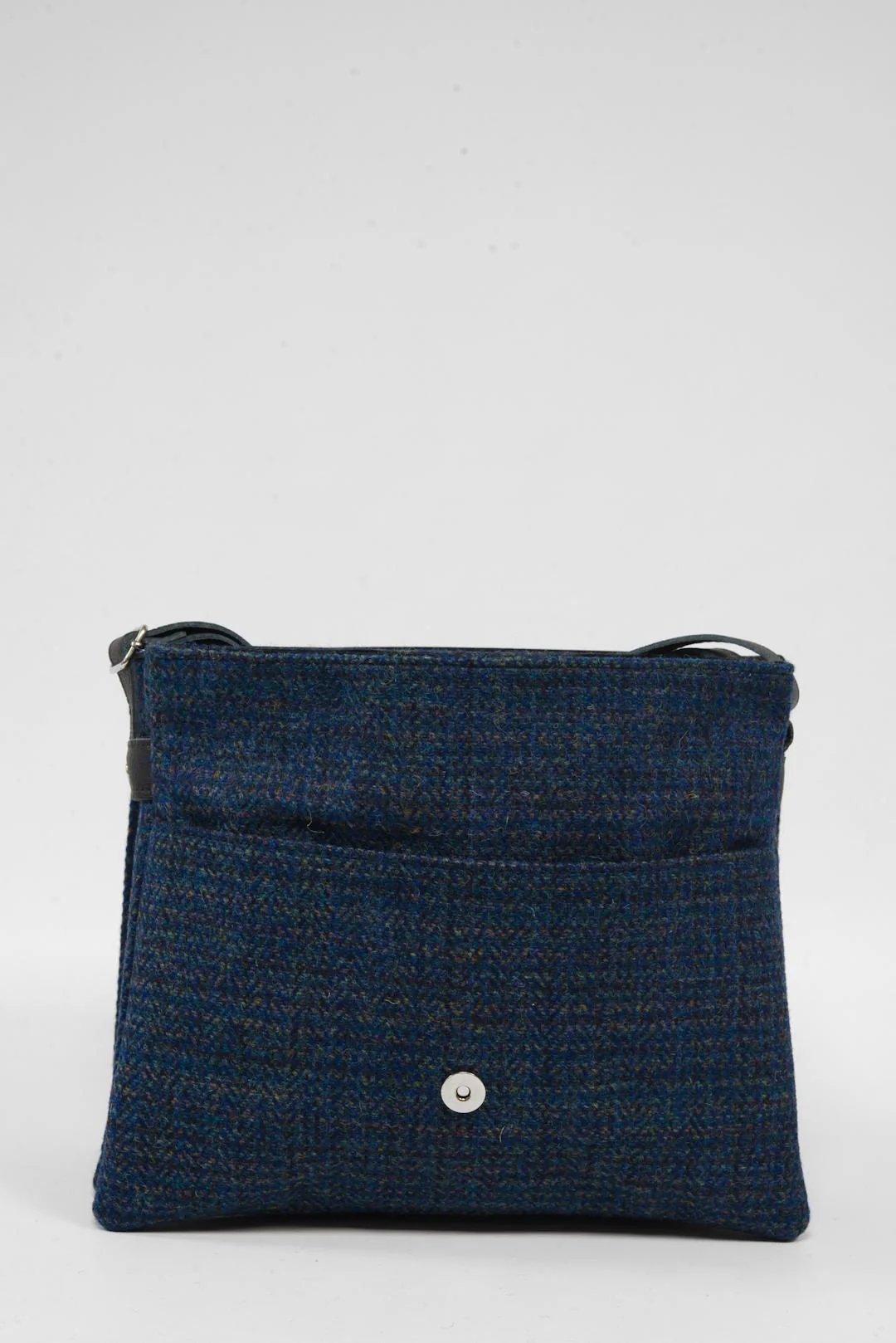 Harris Tweed Scalpay Bag - A0207 (Black Leather) - Image 4