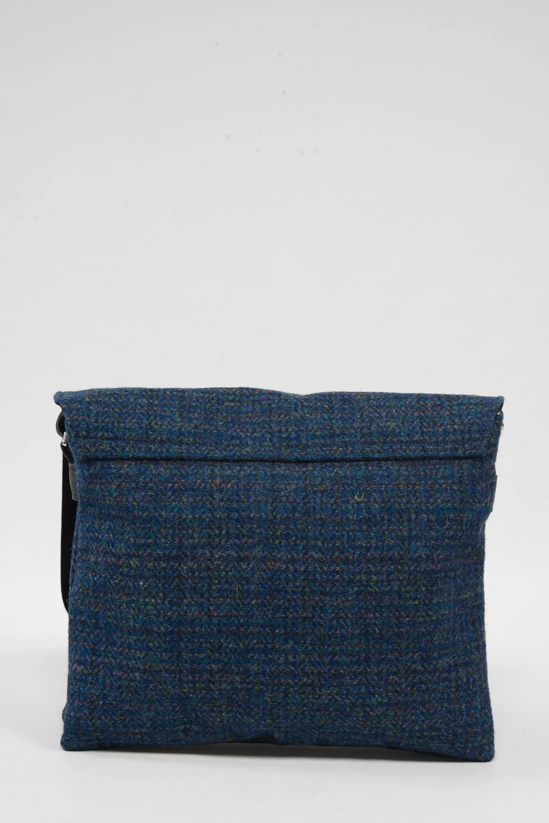 Harris Tweed Scalpay Bag - A0207 (Black Leather) - Image 8