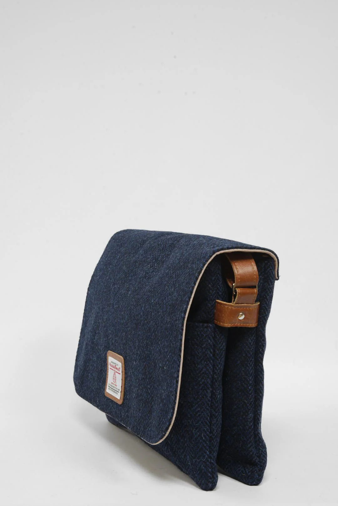 Harris Tweed Scalpay Bag - HB104 (Tan Leather) - Image 6