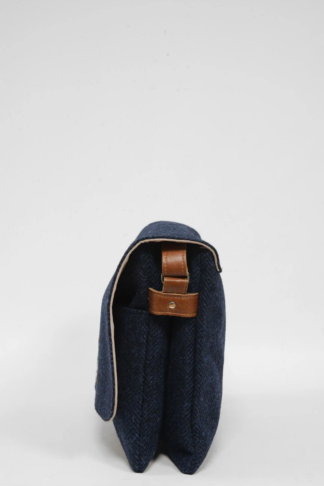 Harris Tweed Scalpay Bag - HB104 (Tan Leather) - Image 7