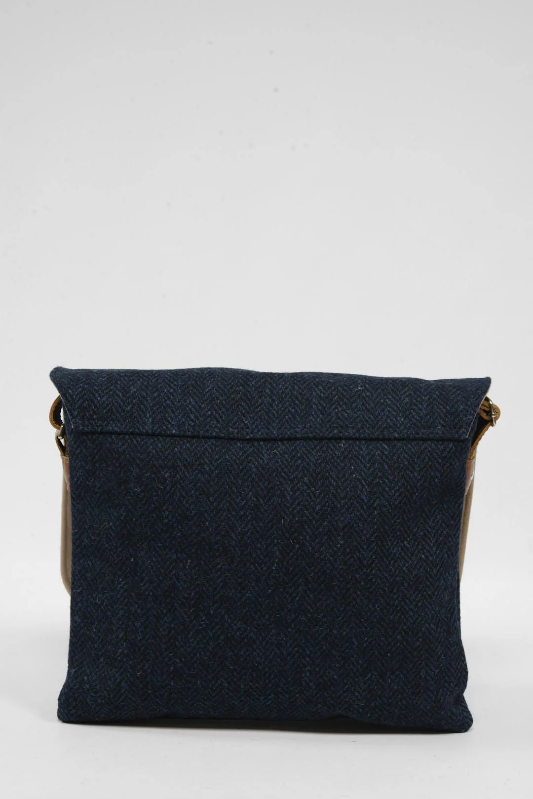 Harris Tweed Scalpay Bag - HB104 (Tan Leather) - Image 8