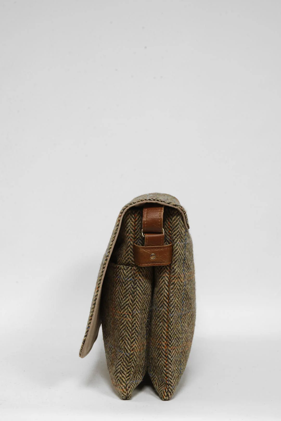 Harris Tweed Scalpay Bag - HB133 (Tan Leather) - Image 6