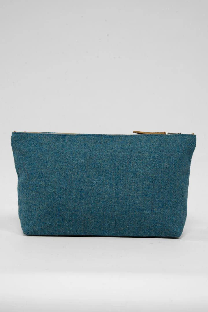 Harris Tweed Toiletries Bag - 350 Tan Leather - Image 3