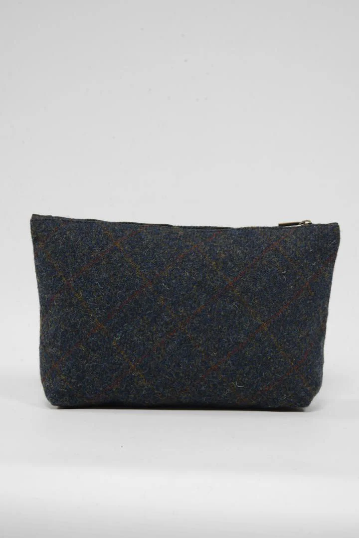 Harris Tweed Toiletries Bag - A0239 (C) (Black Leather) - Image 3
