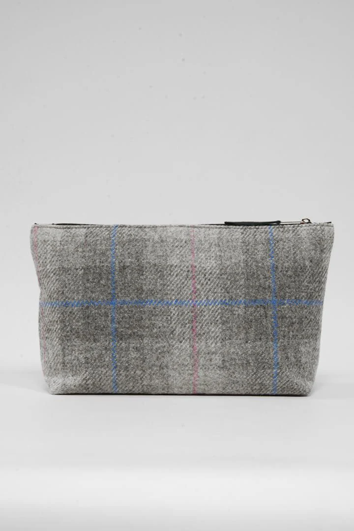 Harris Tweed Toiletries Bag - A095 Black Leather - Image 3